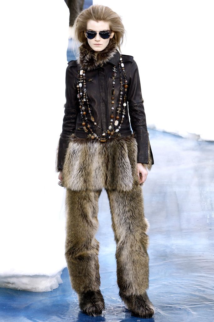 Chanel F/W 10 Look 71