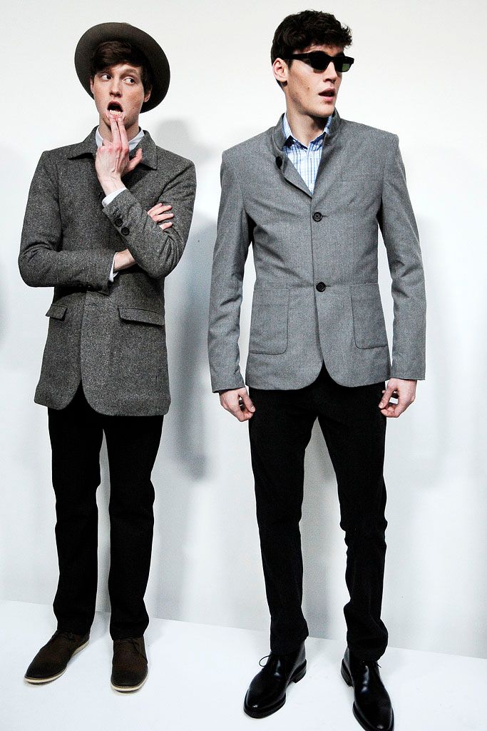 gray tailored single-breasted blazer