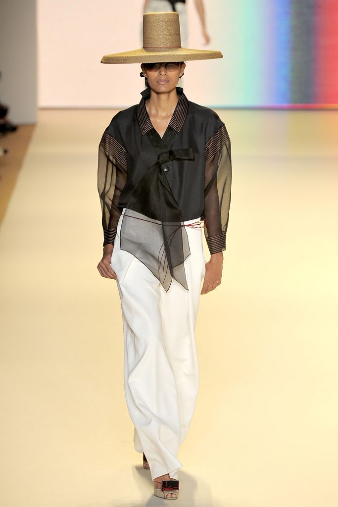 Carolina Herrera S/S 11 Look 98