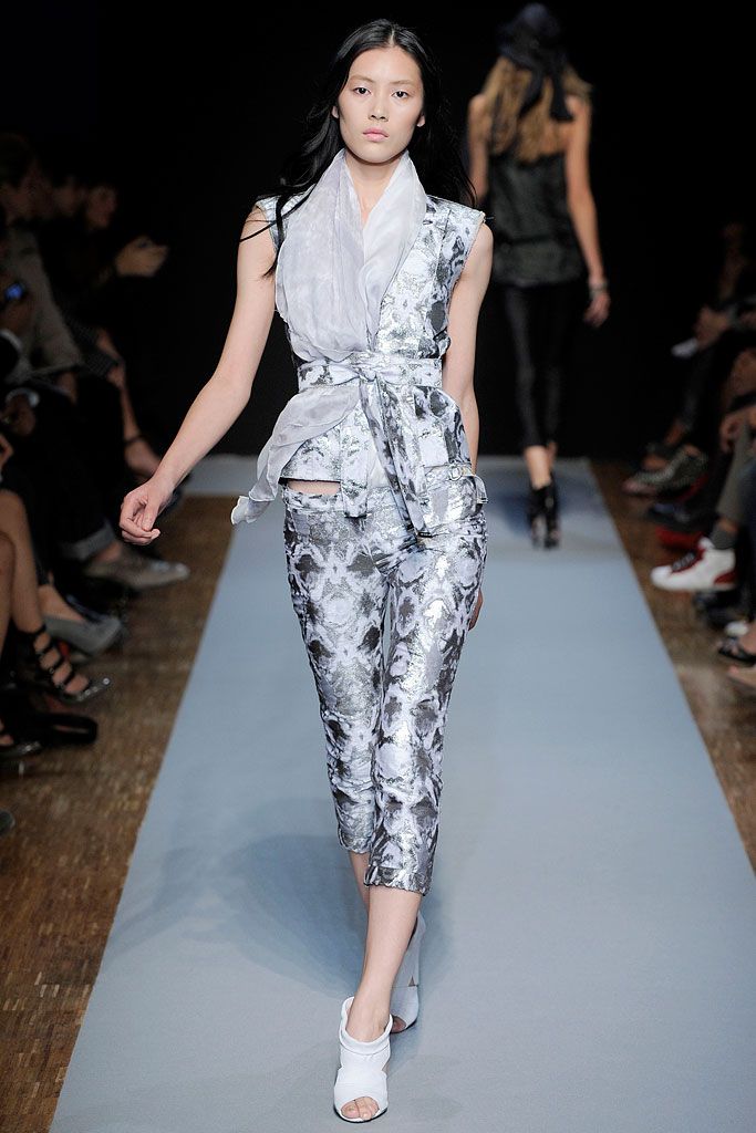 Costume National S/S 10 Look 39