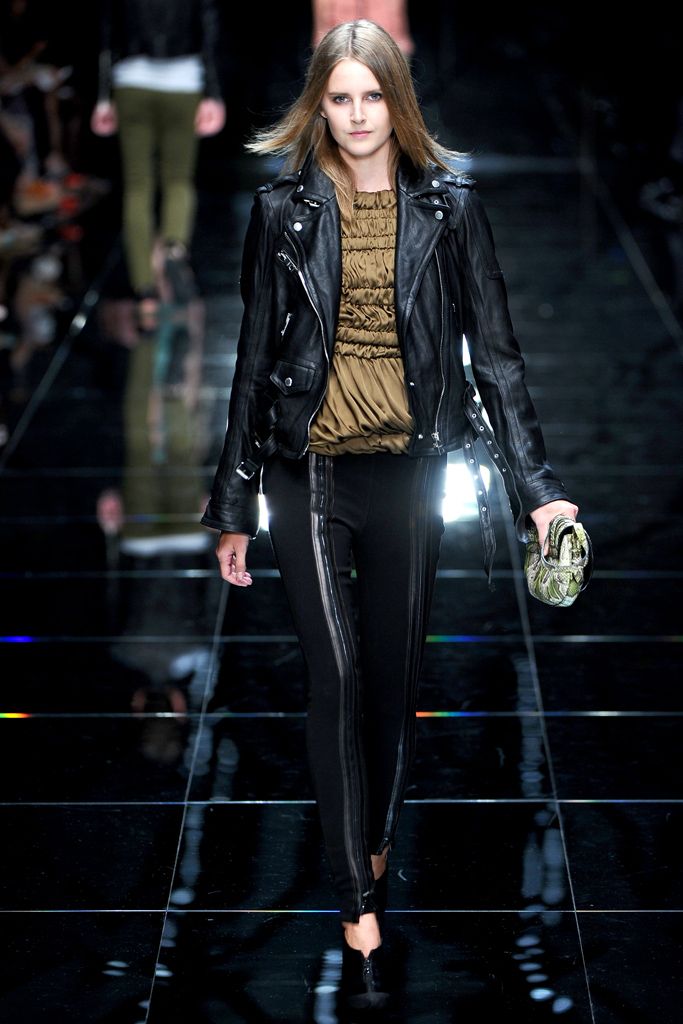 Burberry S/S 11 Look 81