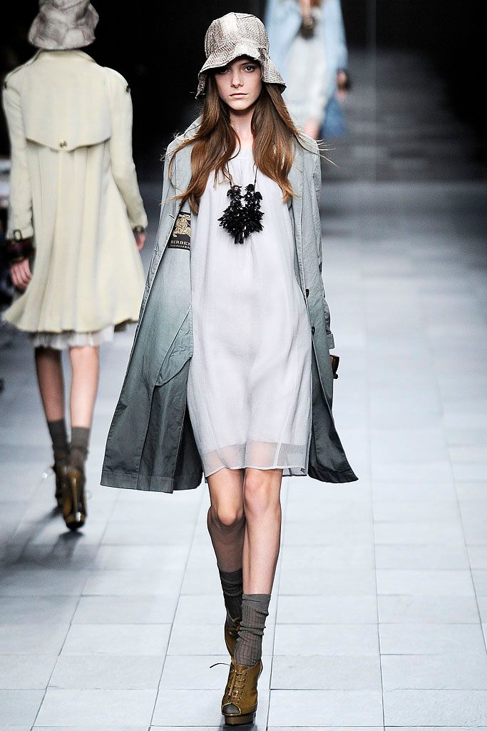 Burberry S/S 09 Look 64