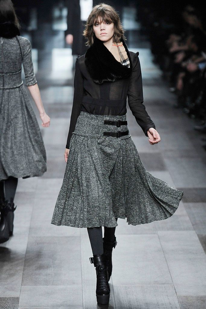 Burberry F/W 09 Look 52
