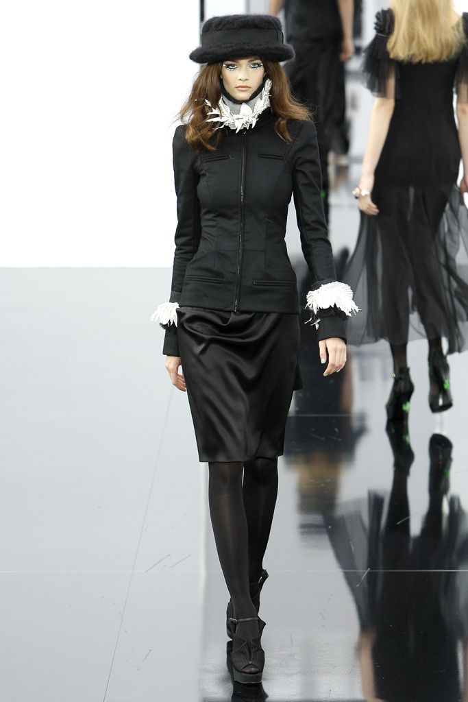 Chanel F/W 09 Look 327