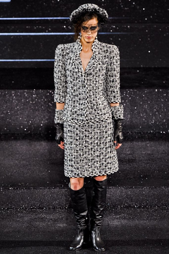 Chanel F/W 11 Couture Look 30
