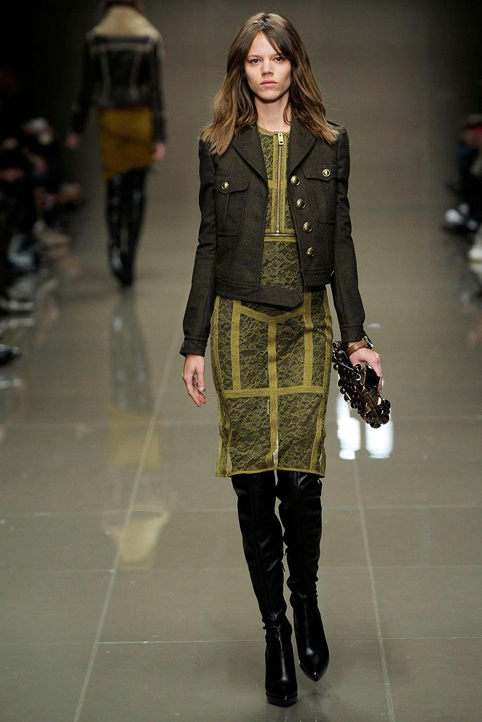 Burberry F/W 10 Look 16