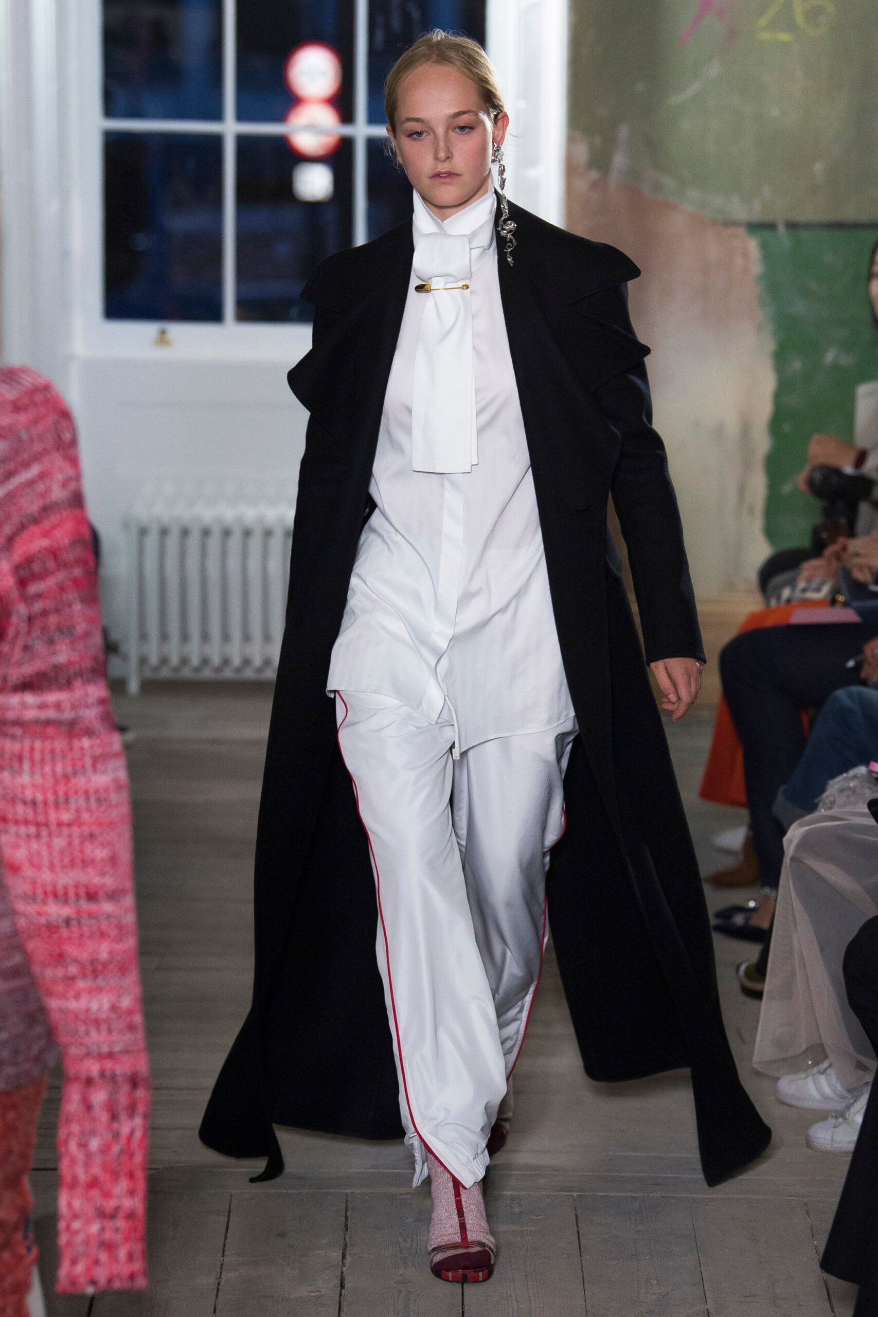 Burberry F/W 17 Look 485