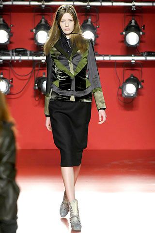 Daks by Giles Deacon F/W 07 Look 25