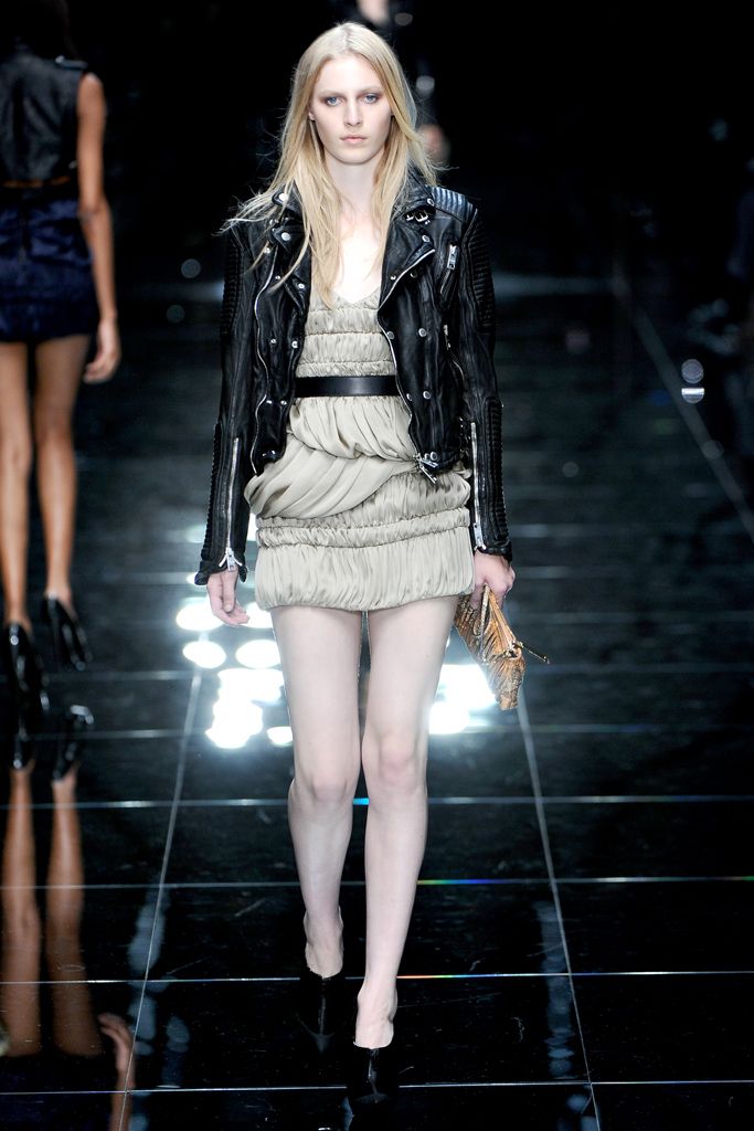 Burberry S/S 11 Look 97