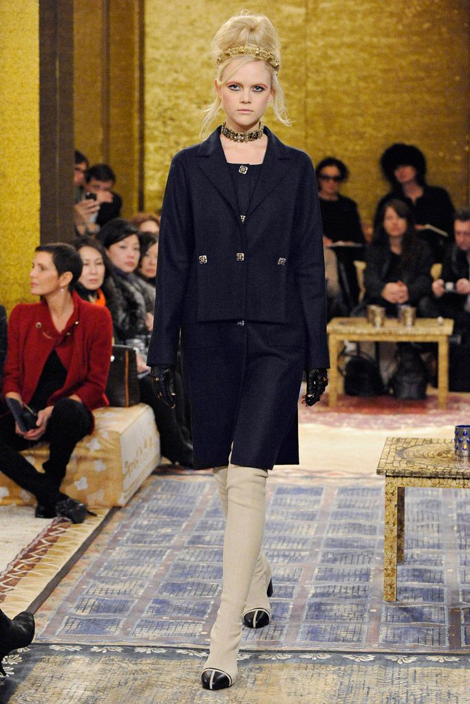 Chanel F/W 11 Look 32