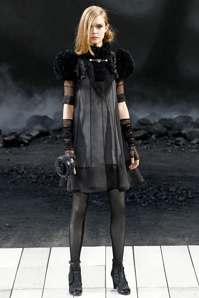 Chanel F/W 11 Look 335