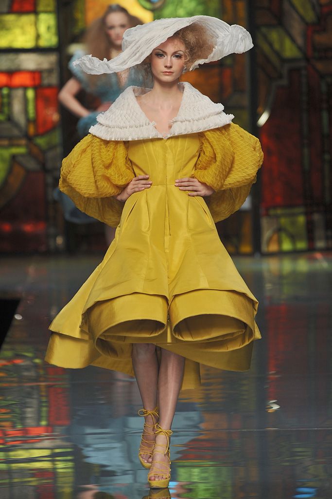 Christian Dior S/S 09 Couture Look 1