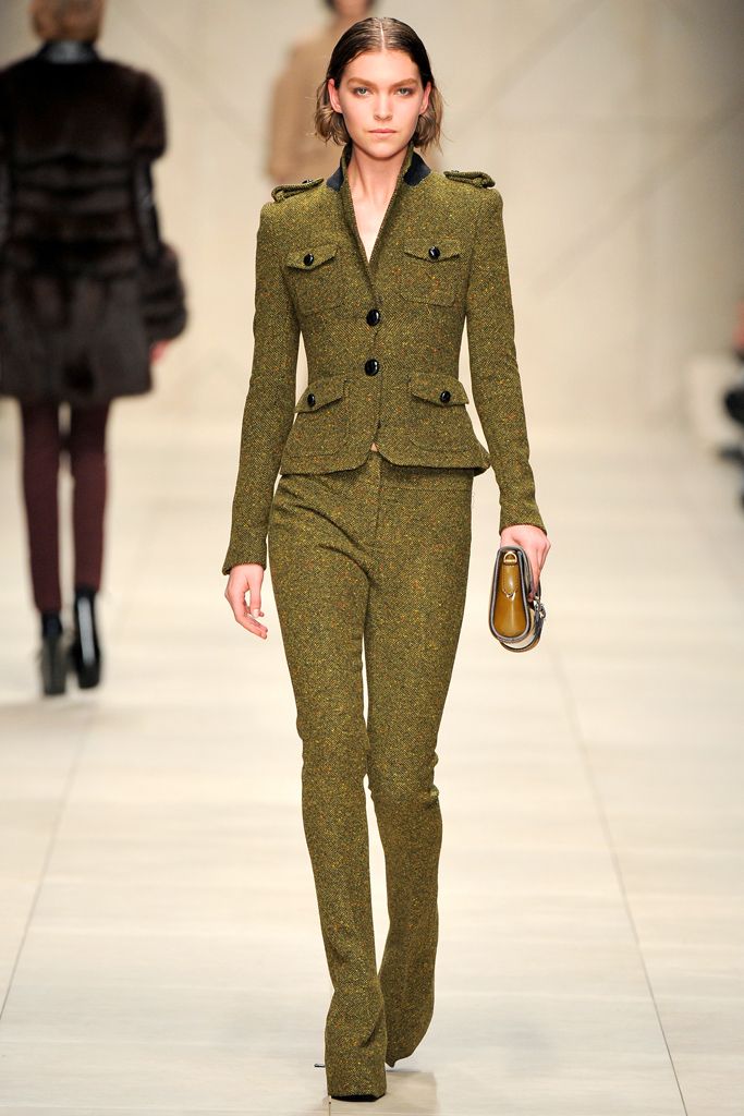 Burberry F/W 11 Look 122