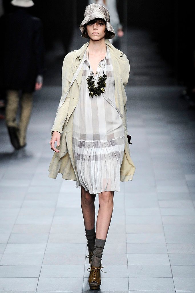 Burberry S/S 09 Look 59