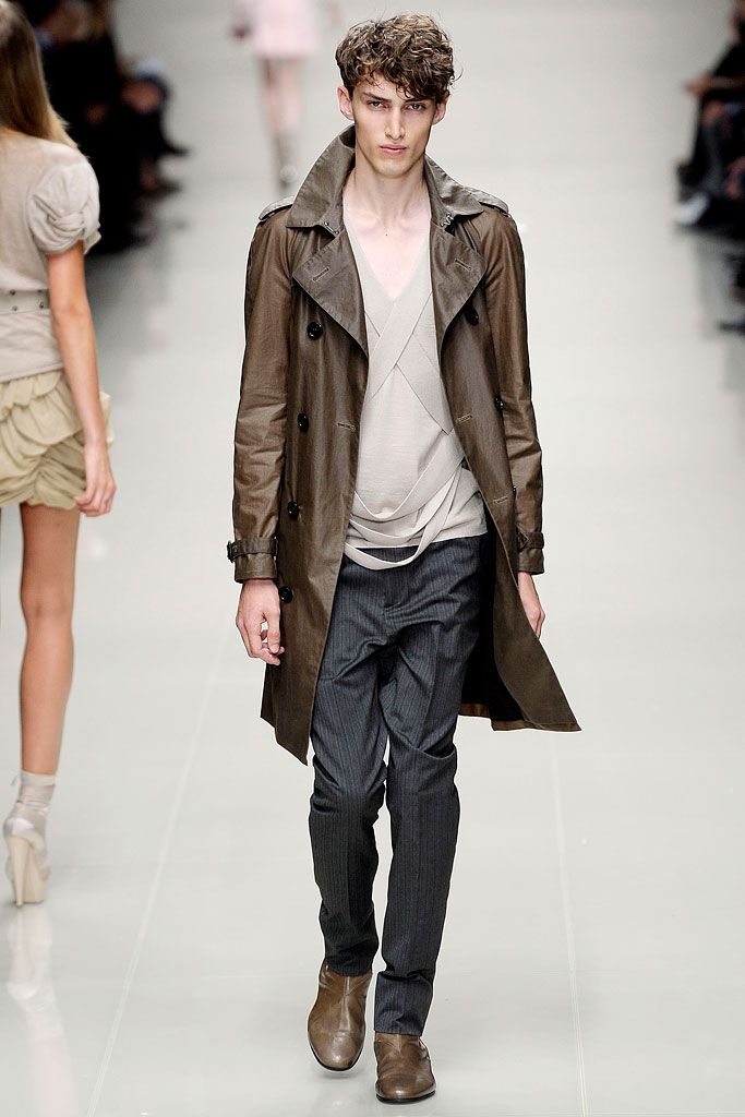 Burberry S/S 10 Look 37