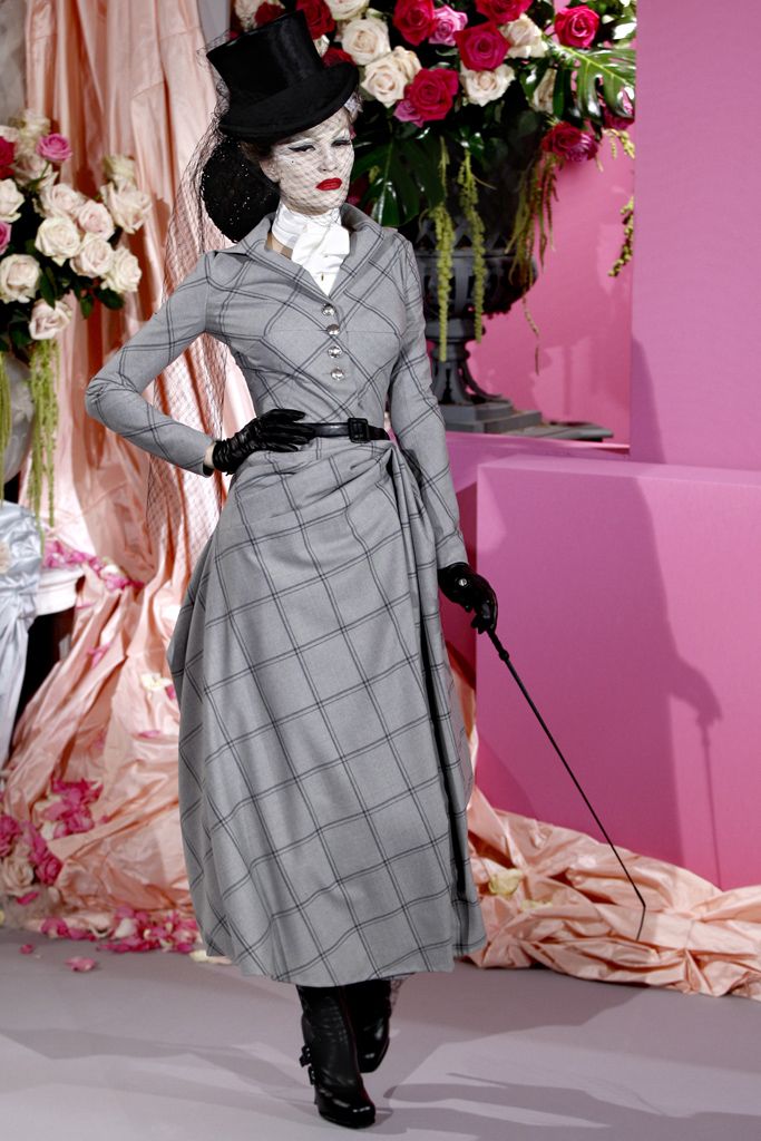 Christian Dior S/S 10 Couture Look 19