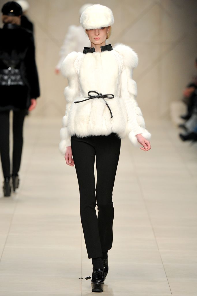 Burberry F/W 11 Look 200