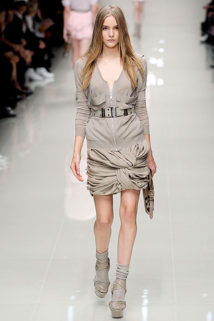 Burberry S/S 10 Look 25