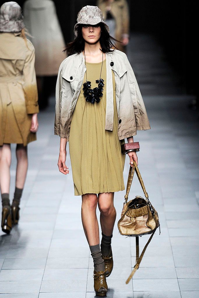 Burberry S/S 09 Look 9