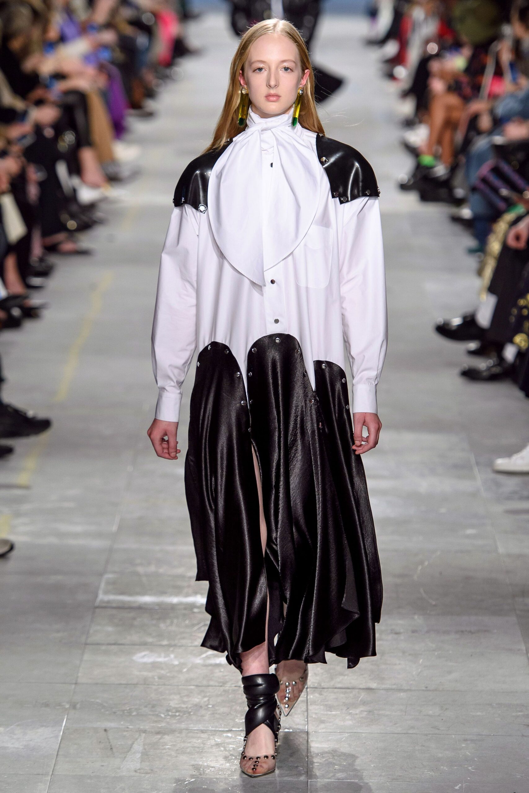 Christopher Kane F/W 19 Look 445