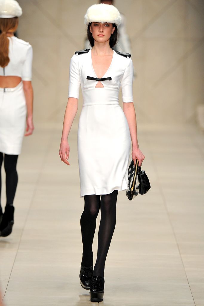 Burberry F/W 11 Look 240