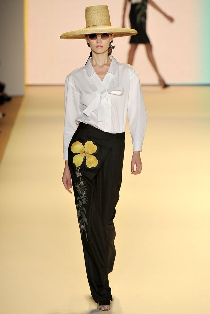 Carolina Herrera S/S 11 Look 130