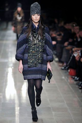 Burberry F/W 08 Look 255
