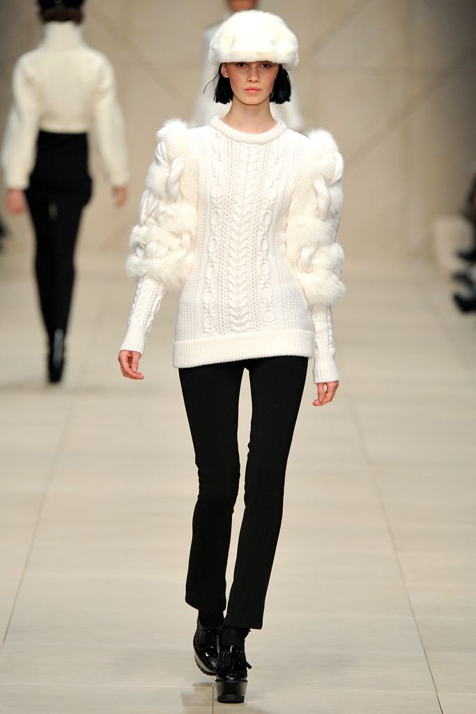 Burberry F/W 11 Look 207