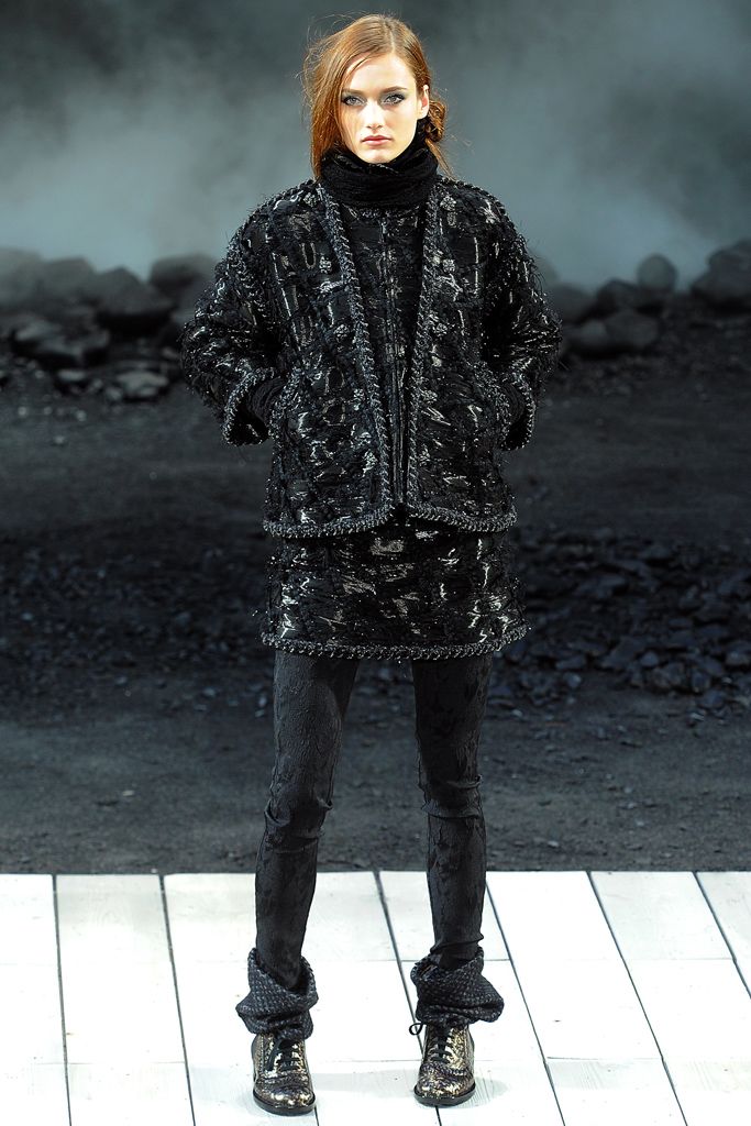 Chanel F/W 11 Look 43