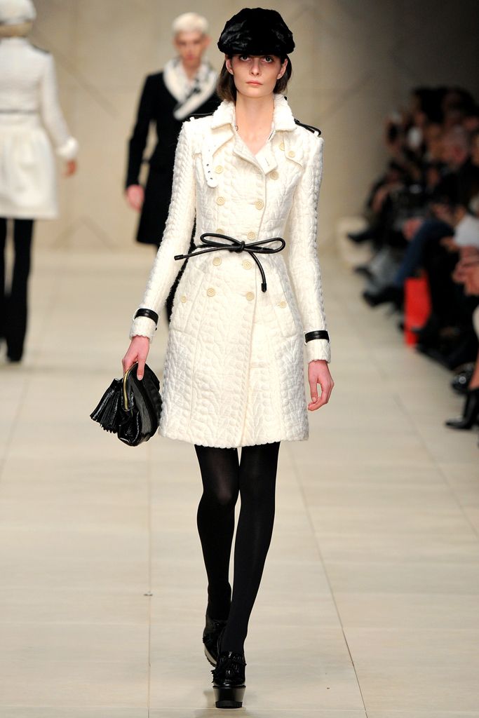Burberry F/W 11 Look 220