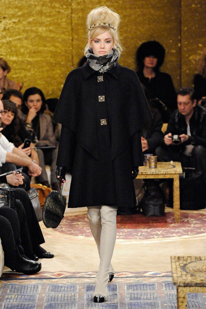 Chanel F/W 11 Look 18