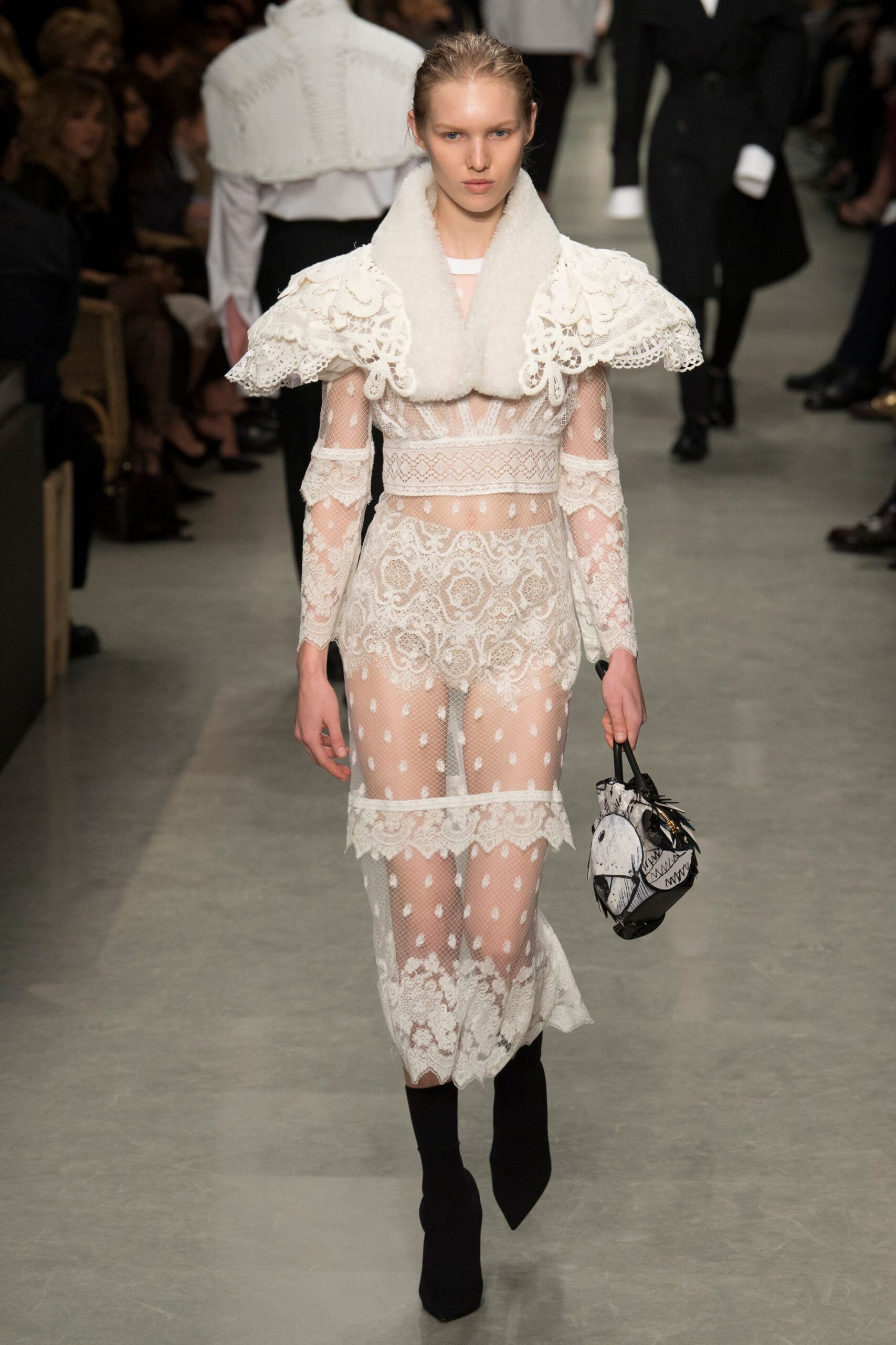 Burberry S/S 17 Look 748