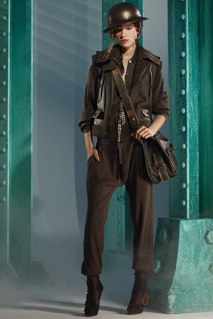 Christian Dior F/W 10 Look 43