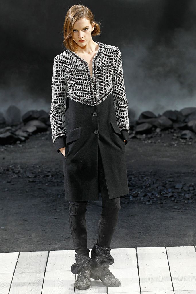 Chanel F/W 11 Look 60