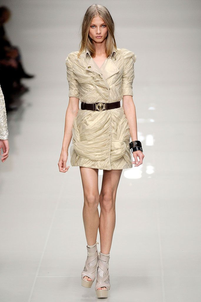 Burberry S/S 10 Look 225