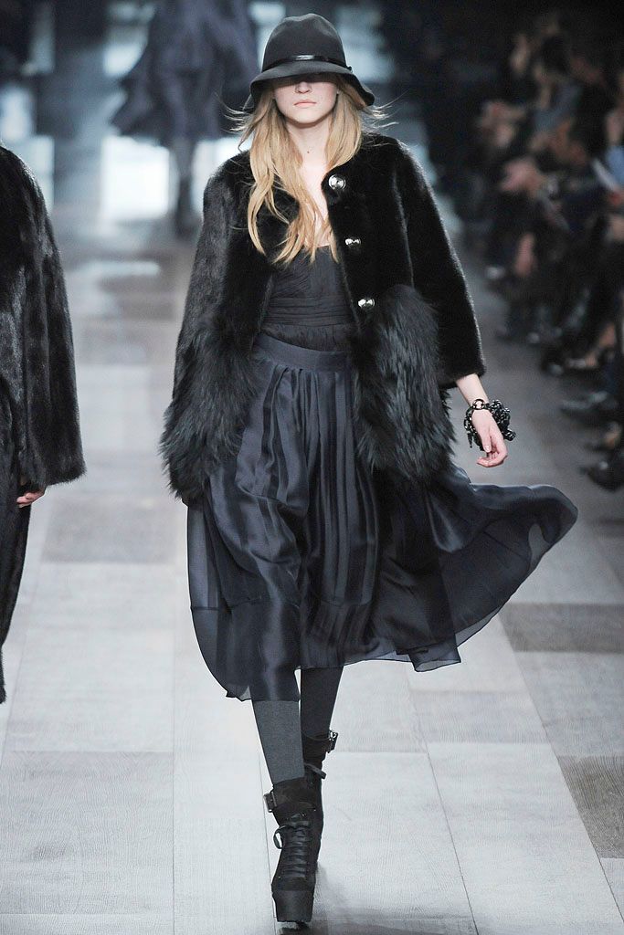 Burberry F/W 09 Look 92