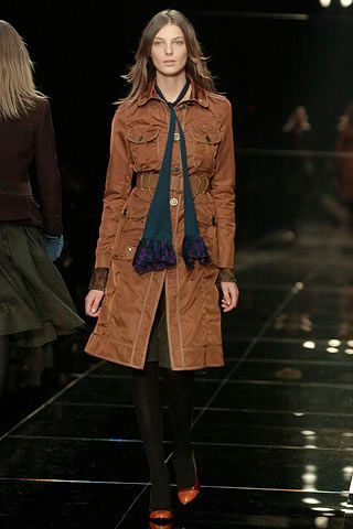 Burberry F/W 05 Look 112