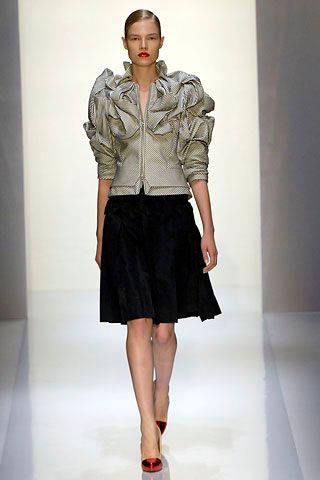 Daks by Giles Deacon S/S 08 Look 25