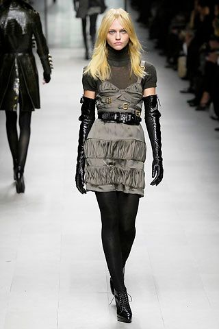 Burberry F/W 07 Look 30