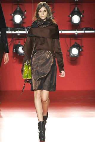Daks by Giles Deacon F/W 07 Look 26