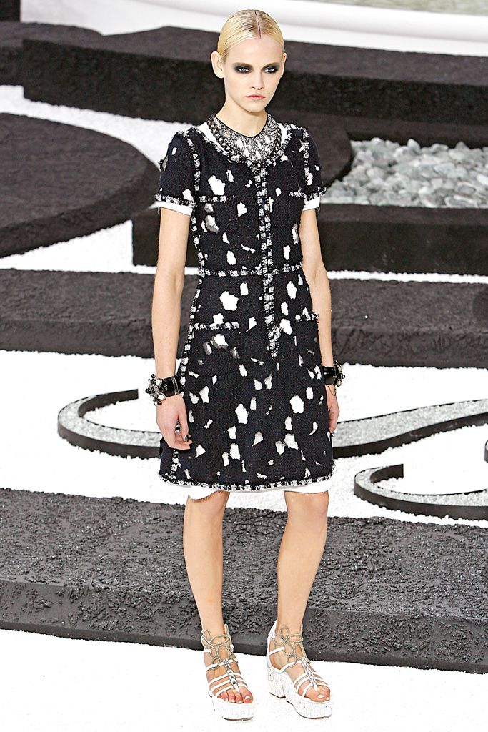 Chanel S/S 11 Look 31
