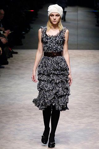 Burberry F/W 06 Look 69