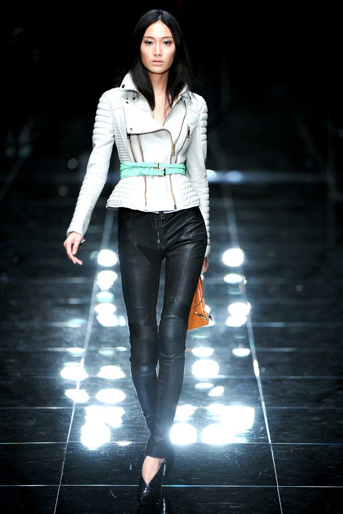 Burberry S/S 11 Look 25