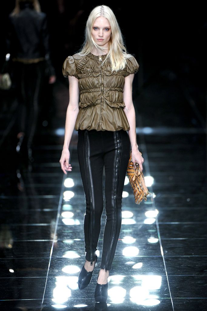 Burberry S/S 11 Look 89