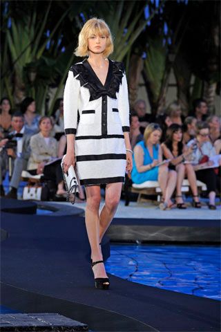 Chanel Resort 09 Look 43