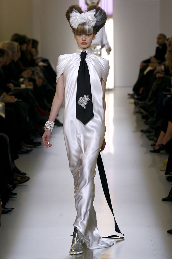 Chanel S/S 10 Couture Look 326