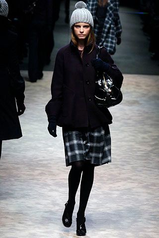 Burberry F/W 06 Look 147