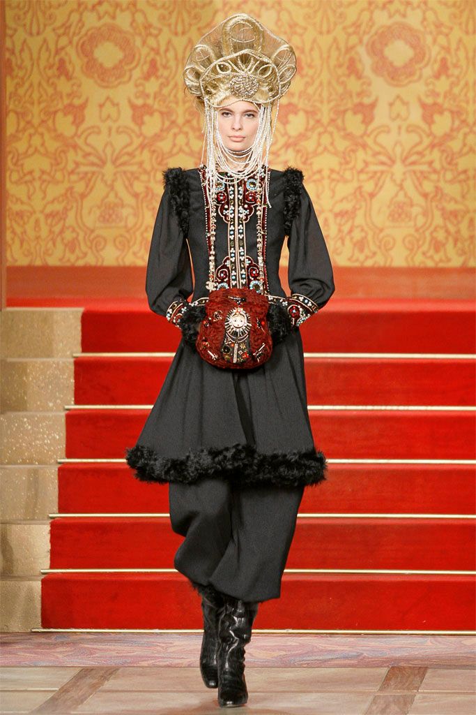 Chanel F/W 09 Look 329