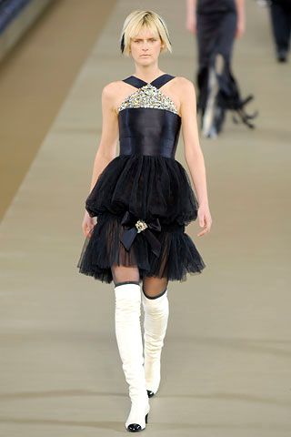 Chanel F/W 06 Look 372