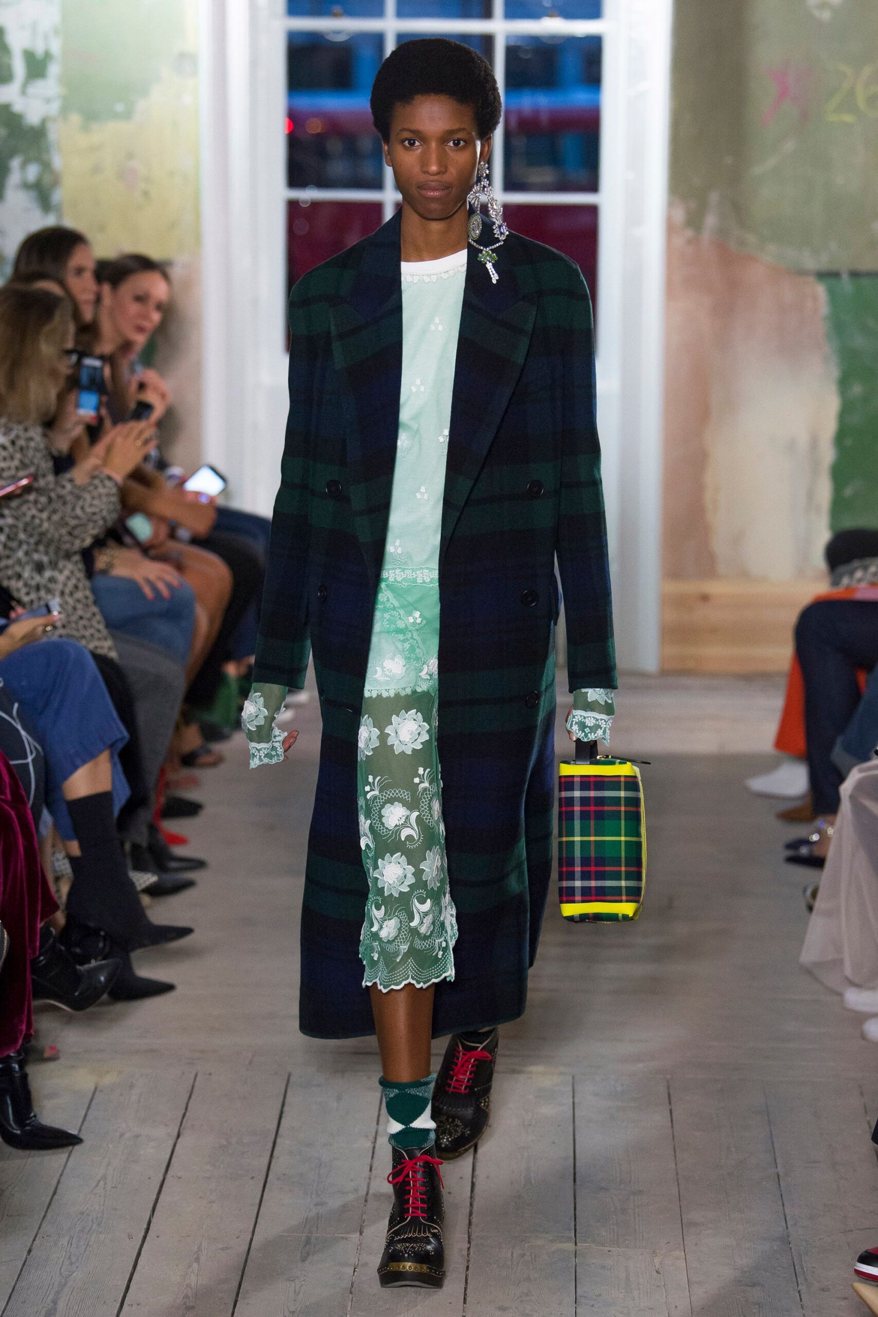 Burberry F/W 17 Look 176